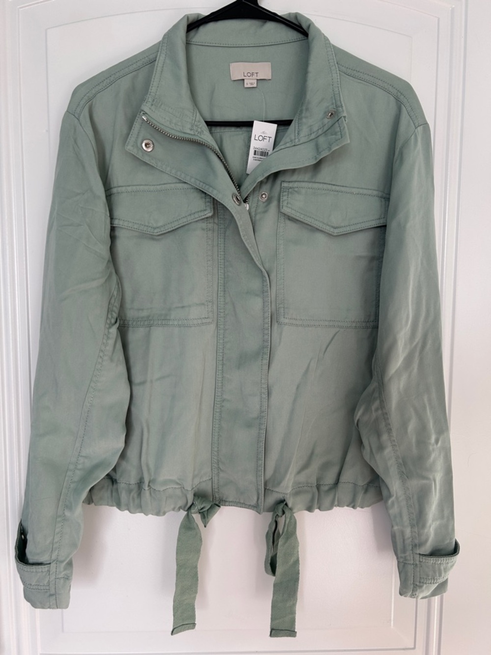 Brand New-LOFT Light Green Cinched Twill Zip Front Jacket& Drawstring hem.Size S